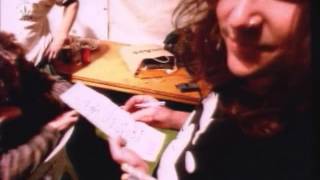 Screaming Jets - Sad Song - Official Music Video