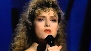 Bernadette Peters - I&#39;m So Lonesome I Could Cry (The Tonight Show)