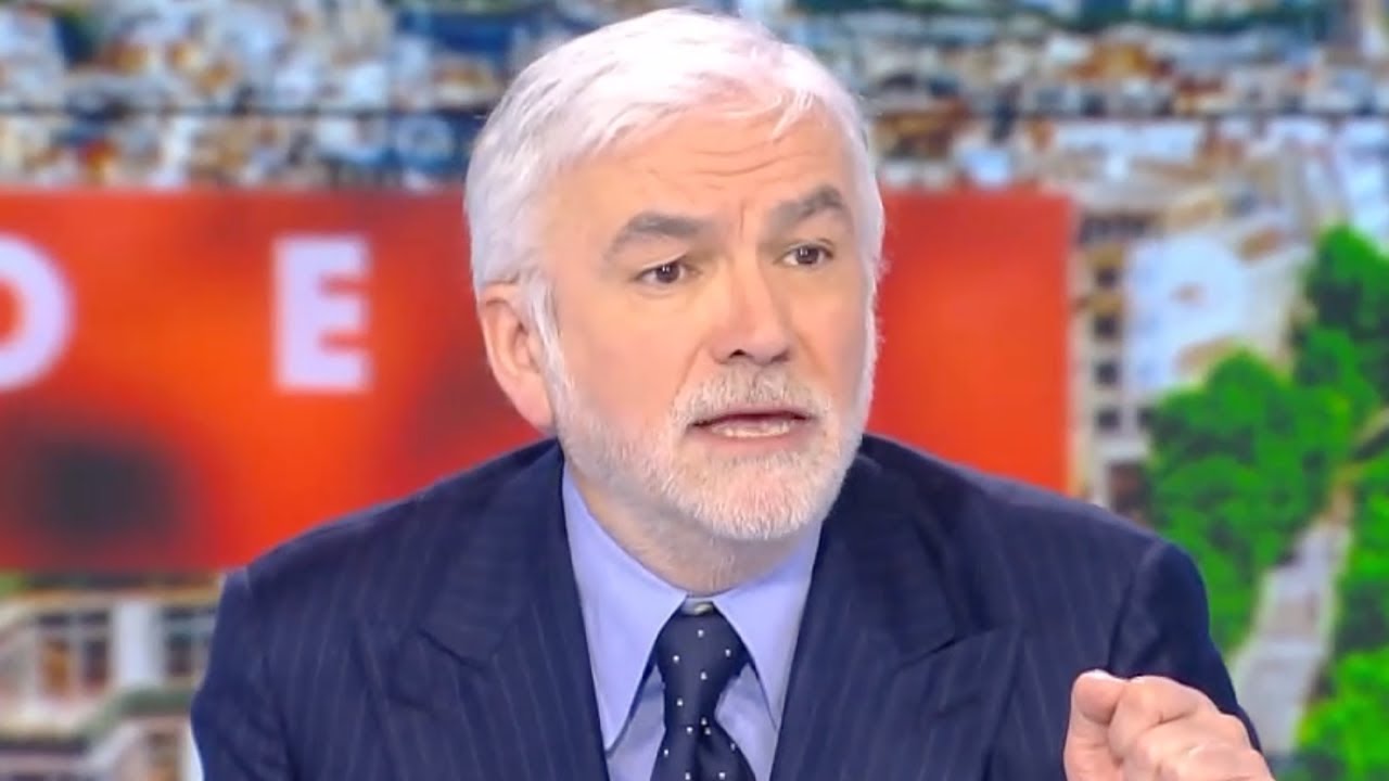 L'Heure des Pros - Rassemblement devant TF1 : "Tout le monde a la trouille !" (Pascal Praud)
