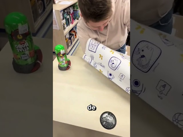 Vídeo relacionado con Rollo de Papel para Envolver Regalos de Cumpleaños: 3 Rollos de 43 cm x 3 m con Estampado de Unicornio - Morado, Rosa y Blanco para Envolver Regalos de Cumpleaños Infantiles