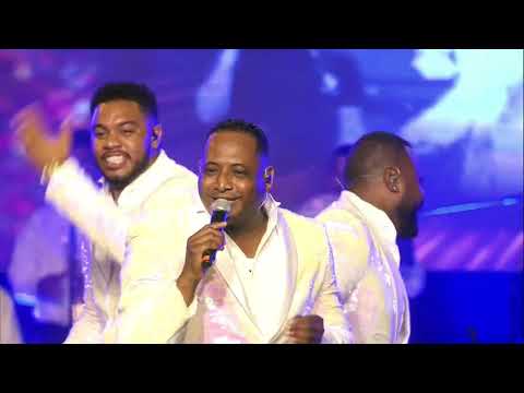 Ay amor, cuando hablan las miradas - Guayacán Orquesta - Concierto 35 AÑOS - (LIVE)