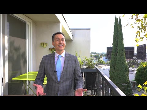 West Hollywood Views!! Top-Floor 2BR/2BA Condo on West Knoll Drive