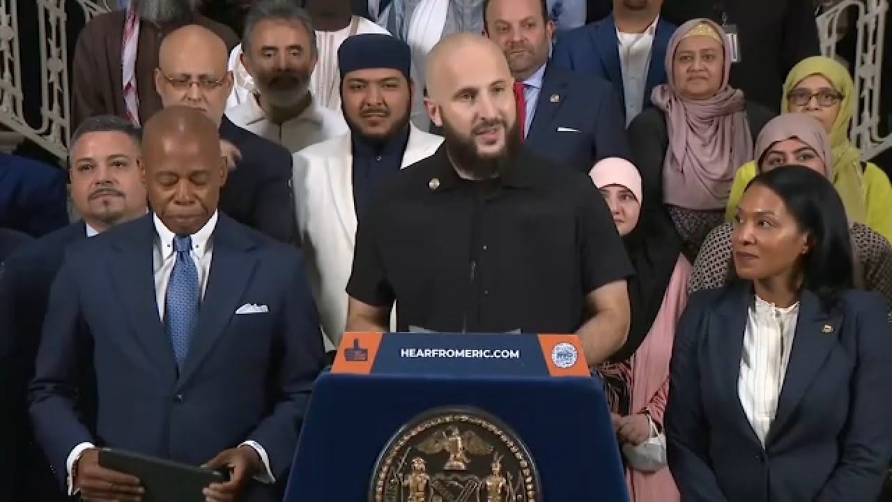 Former aide to Adams charged with destroying evidence as top deputy quits