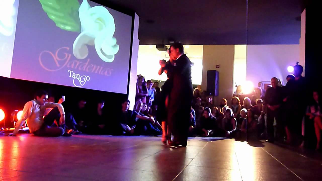 2  La Milonga del Patio presenta a  Jimena Hoeffner y Juan Stefanides - Cacareando