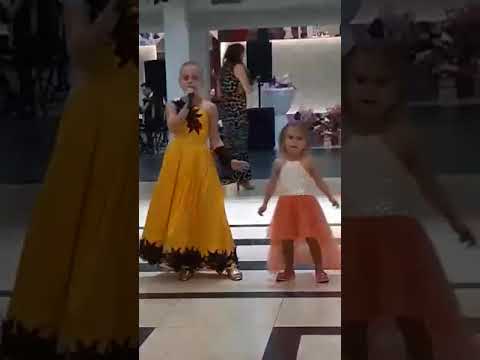 Arina Railean. cântec pentru tata 😘😘