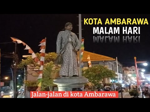 Jalan raya kota Ambarawa saat malam hari.