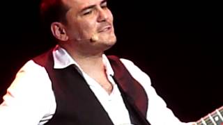 Sucede que a veces  - Ismael Serrano  ( en vivo )