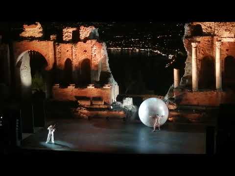 Roberto Bolle and friends al Teatro Antico di Taormina. Il gran finale ❤️