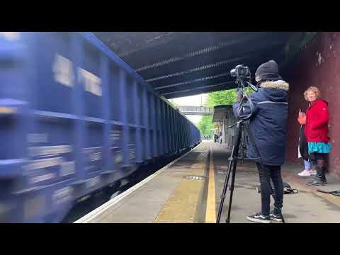 60029 at Keynsham with emptys