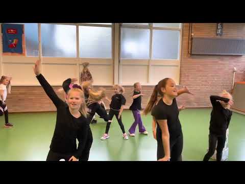 Small World Dance Centre - Yi-Ha-Hee Sinterklaas dans 2022