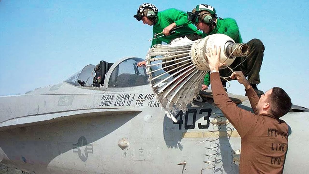 Why US Navy and US Air Force Use Different Refueling Methods