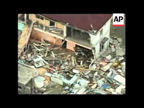 Singapore pilots distribute aid,  airlift refugees