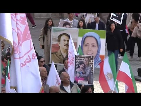 شاهد المئات يتظاهرون في باريس تنديدا بالنظام الايراني