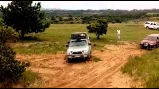 preview picture of video 'Touareg recovers Toyota Land Cruiser Prado'