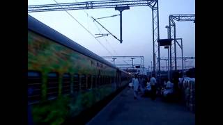 preview picture of video '12266 Jammutawi-Delhi Sarai Rohilla DURONTO twilight departure from Jammutawi!![IRFCA]'