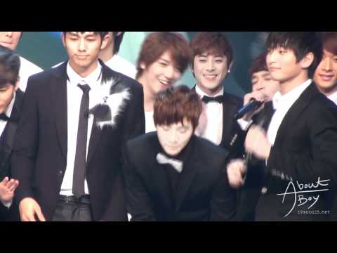 FANCAM 101230 JUNHO CUTE MOMENT
