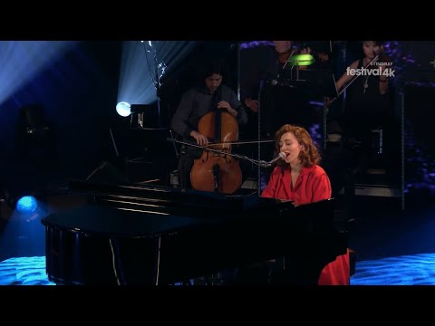 Videoclip de The Visit — Regina Spektor