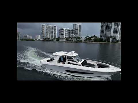 2020 Boston Whaler 420 Outrage Video