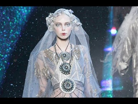 JOHN GALLIANO Fall 2009/2010 Paris - Fashion Channel