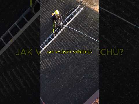 Jak vyčistit střechu od mechu