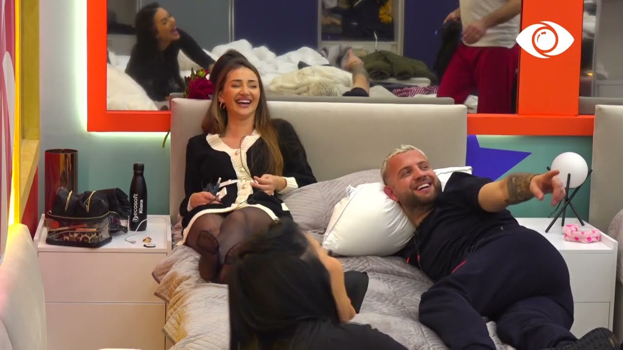 Luizi në shtratin e saj, Kiara e përkëdhel