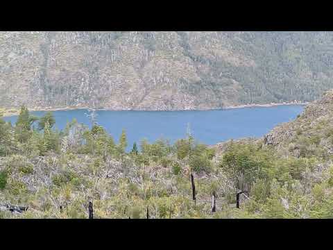 Día de #viento #lluvia SOL y #arcoiris sobre el LAGO PUELO #trekking Huella Andina #otoño 2025 #asmr