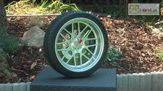 Nástenné hodiny tvar pneumatika 36 cm - modré LED podsvietenie