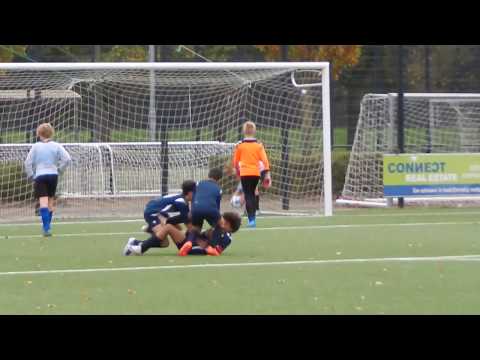 Hier een mooie pass op de aanvoerder van DHSC, schot langs Stijn, 1-1.