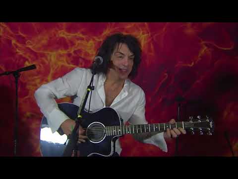 "Hard Luck Woman Live 4K" - Kiss Rocks Vegas Acoustic