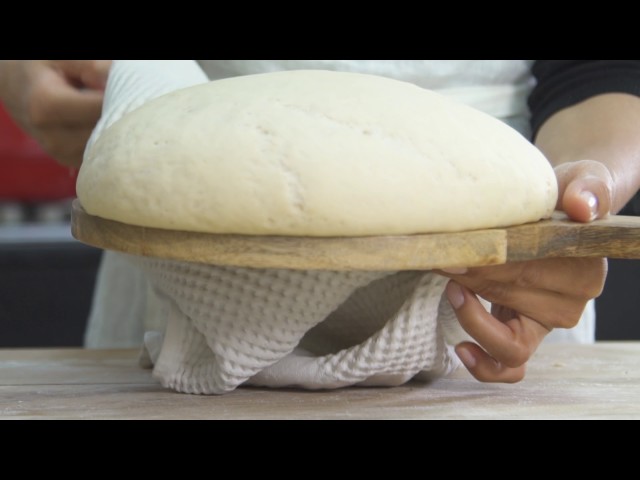Video Teaser für Emile Henry Bread Loaf Baker
