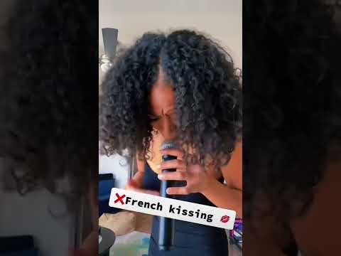 Hey singers— microphone technique is important, and will have an impact on your sound! Try it out!￼