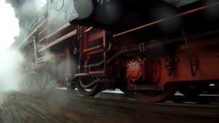preview picture of video 'Parallelfahrt von zwei Dampfzügen auf der Schwarzwaldbahn-Dampfspektakel-Eisenbahn, Züge trainfart'