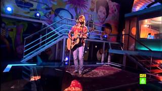 El Pescao canta en directo 'Azul y Blanco' en 'En el aire'