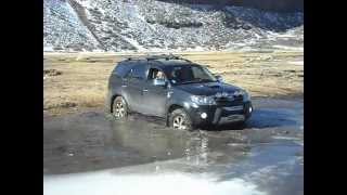 preview picture of video 'Toyota Hilux (todo lo puede) en el Sosneado Mendoza'