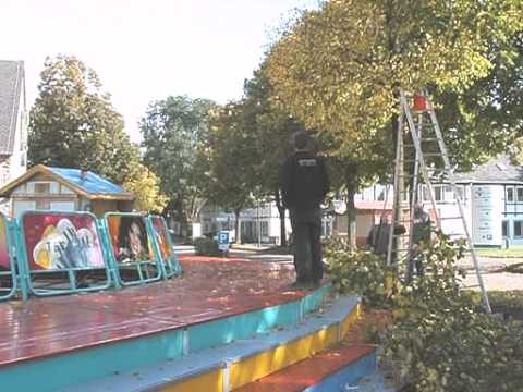 Testfahrt des Hochfahrgeschäfts "Super-Twister"