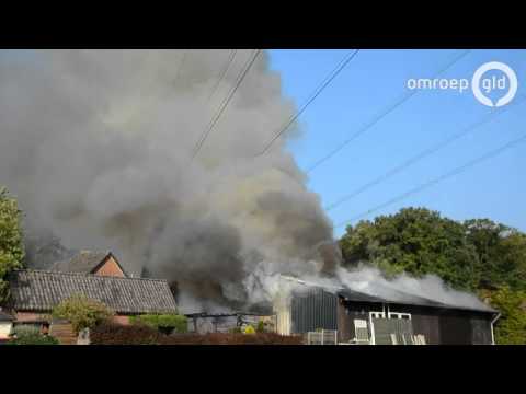 Grote brand in meubelloods Almen, omwonenden geëvacueerd