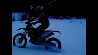 preview picture of video '125 ktm EXC dans la neige!!!'