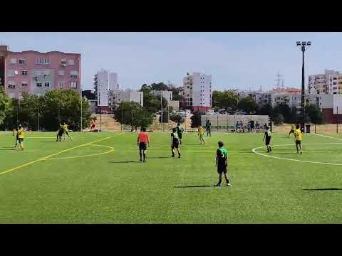 Um dos golos do Olímpico Montijo no campo do S. D...