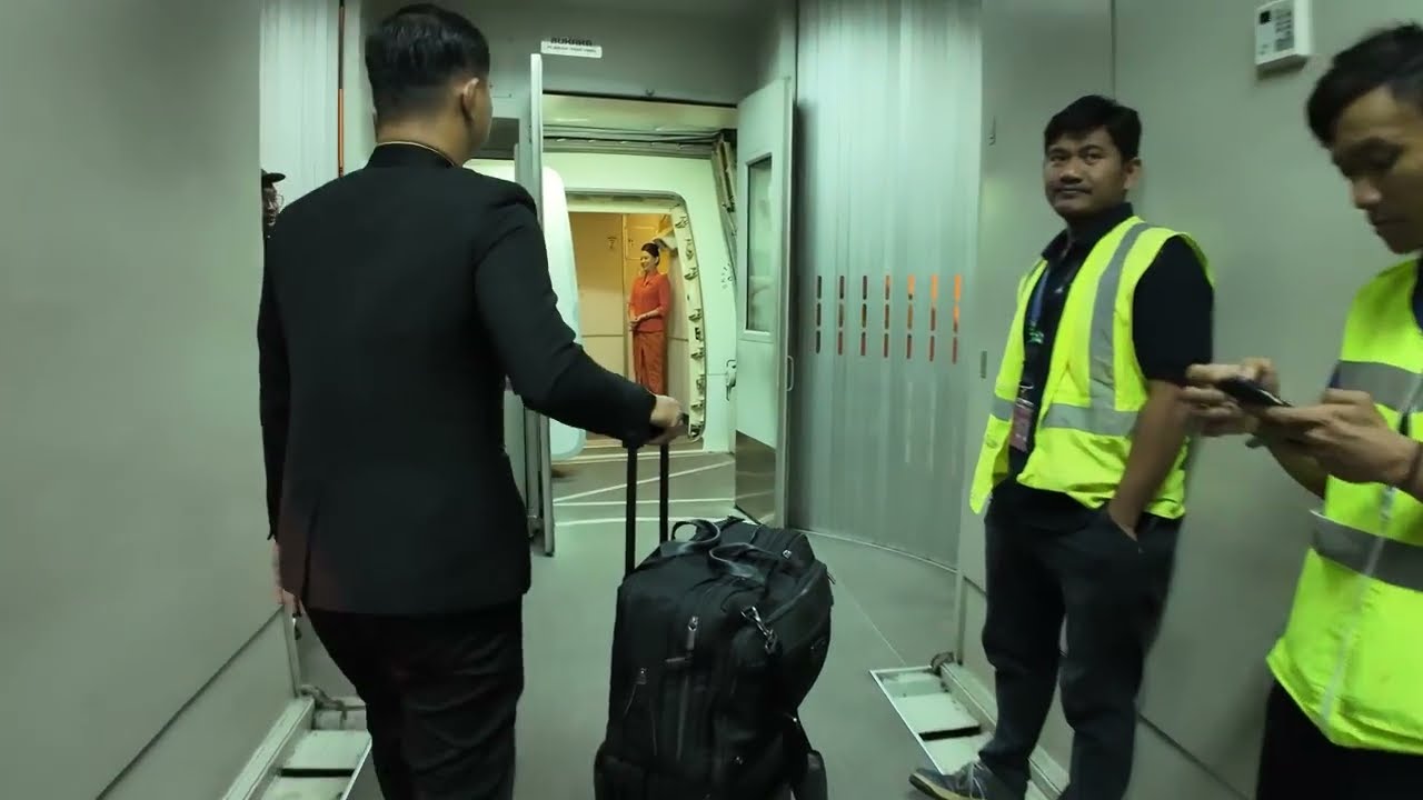 Garuda Indonesia First Class Lounge thumbnail