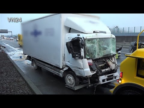 07.01.2019 - VN24 - LKW-Fahrer nach Auffahrunfall auf A2 bei Castrop eingeklemmt