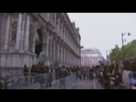 Yohji Yamamoto marking his 50th anniversary; shows spring-summer 2023 collection