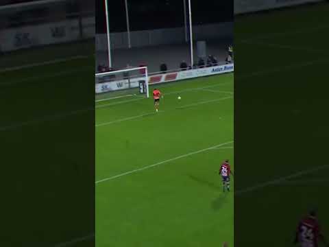 Falkenbergs FF mål från halva plan mot Örgryte IS i Superettan i fotboll i Sverige (#Shorts)
