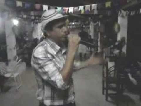 MARCELO RODRIGUES CANTANDO NO ARRAIÁ DA ERIDAN