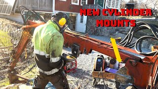 Fixing a Cheap Backhoe Attachment. PT 4. Installing New Boom Lift Cylinder (1/2).