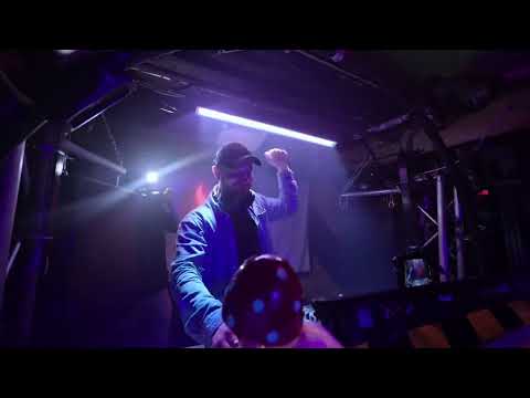 Uprising vs Dizstruxshon - Jakka B & Mc Fergz