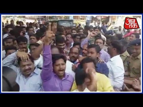 download lagu mp3 mp4 Metro Shoes Dadar, download lagu Metro Shoes Dadar gratis, unduh video klip Metro Shoes Dadar