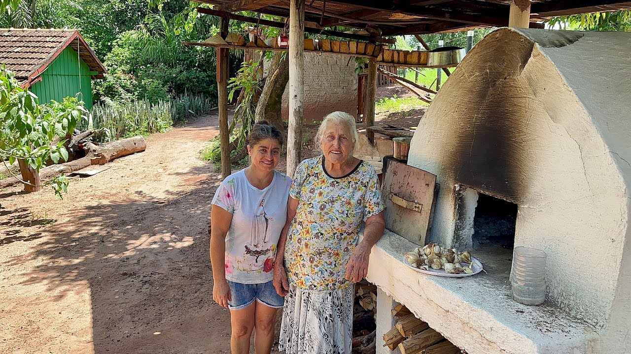 ￼ Dona Olimpia mãe de 15 filhos hoje com 78 anos e ainda na lida no seu sítio criando e plantando…