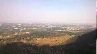 preview picture of video 'The city of Mysore from the foothills of Chamundi Hills'