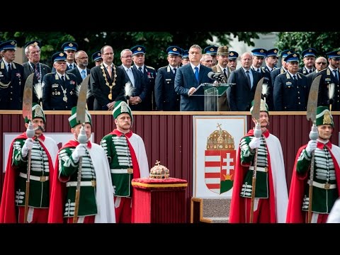 Orbán Viktor és a tábornoki kar jelenlétében tette le a...