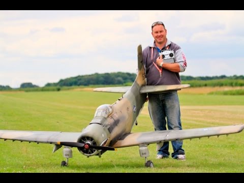 1/5 SCALE RC DOUGLAS A-1 SKYRAIDER - DLE 111cc JAMES AT WILLIS WARBIRDS FIGHTER MEET - 2016